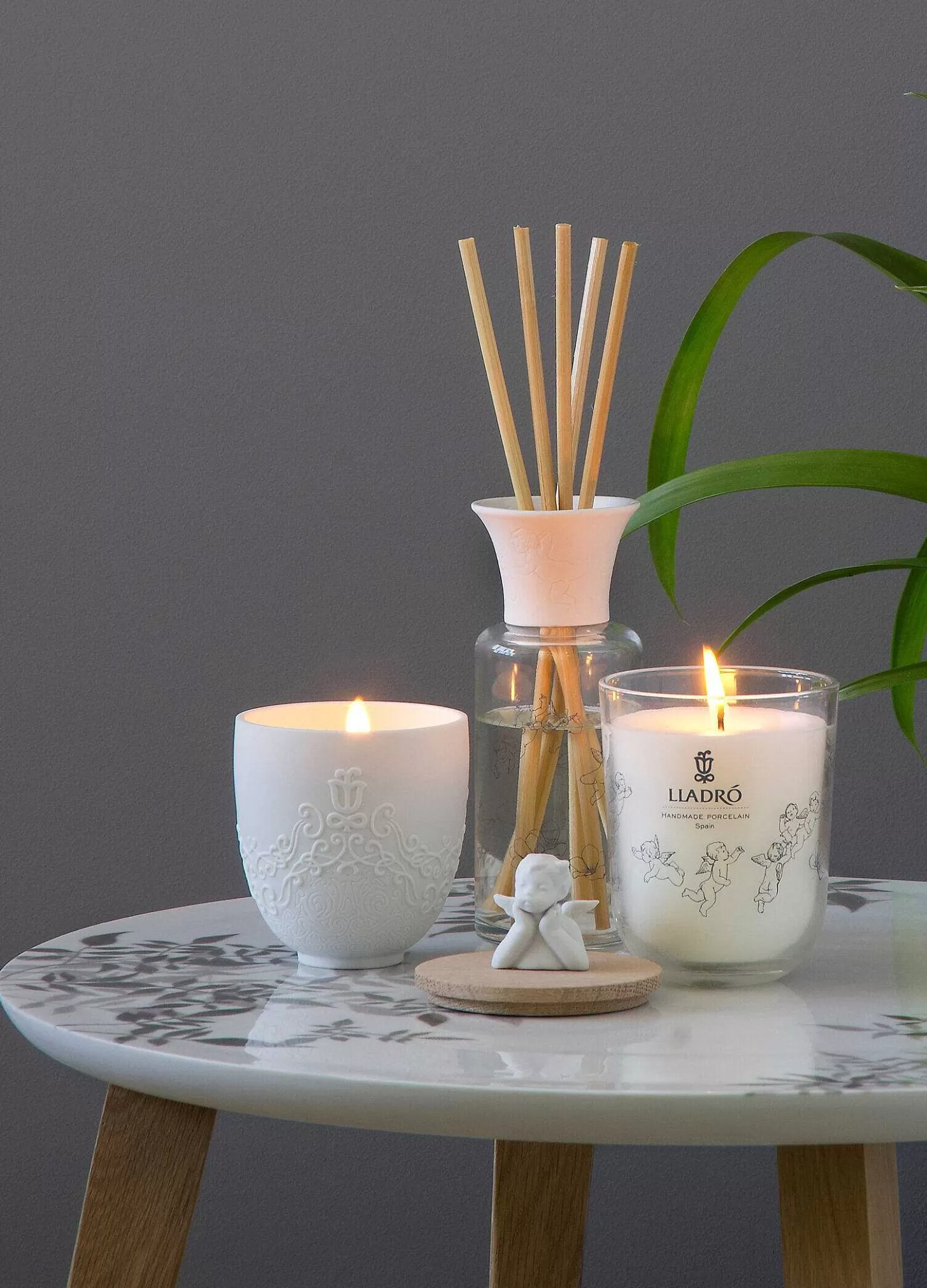 Lladró Aroma Diffuser. Tropical Blossoms Scent^ Gifts