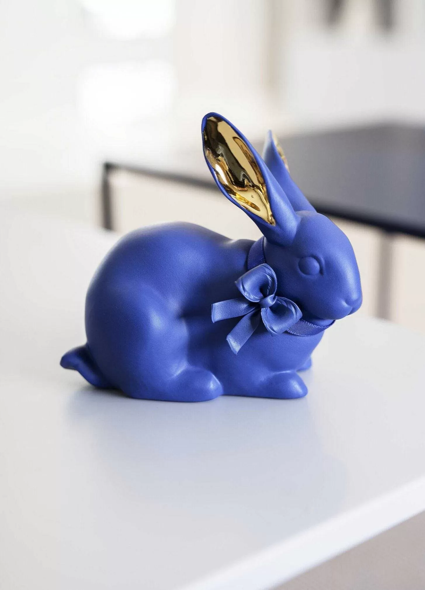 Lladró Attentive Bunny. Blue-Gold^ Design