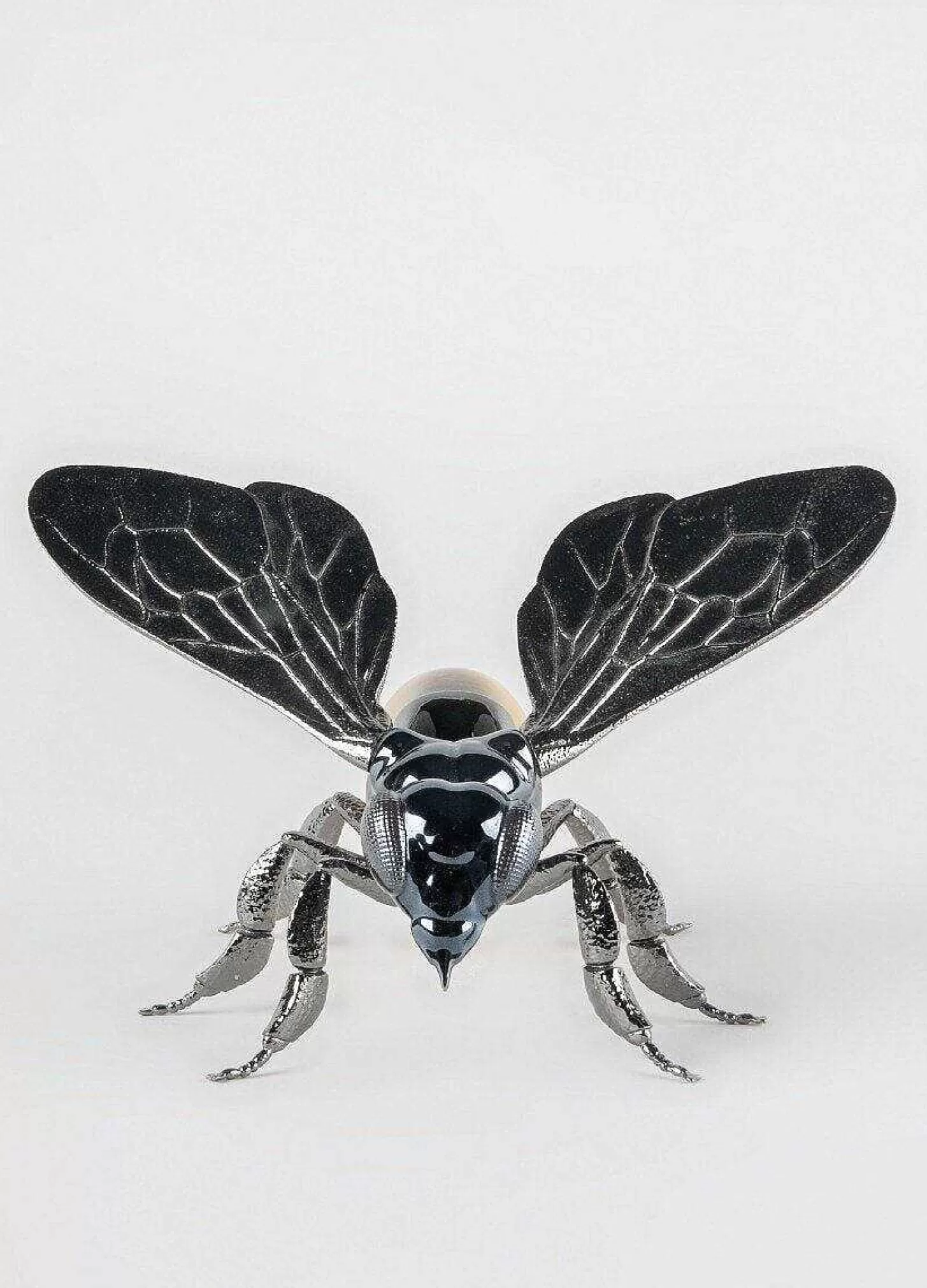 Lladró Bee Sculpture^ Design