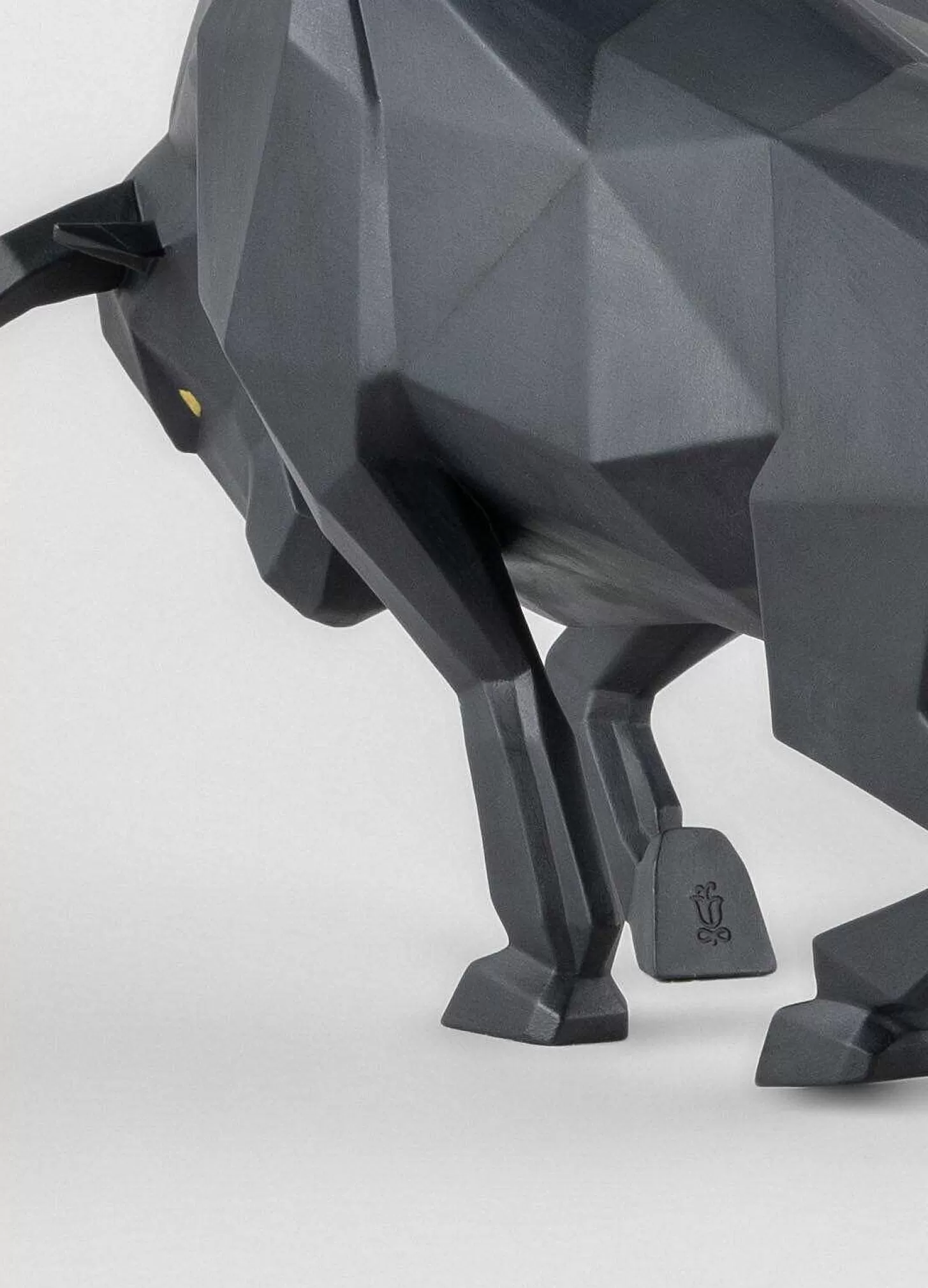 Lladró Bull Sculpture. Black Matte^ Gifts