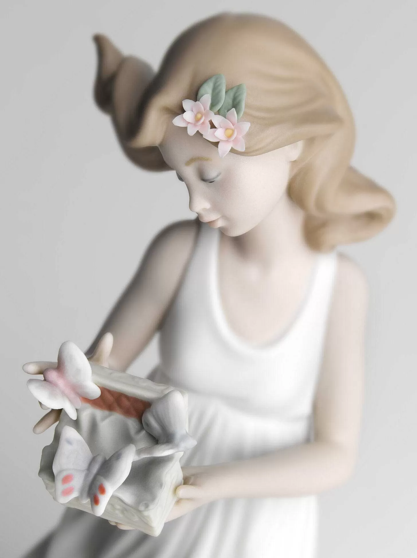 Lladró Butterfly Treasures Woman Figurine^ Women