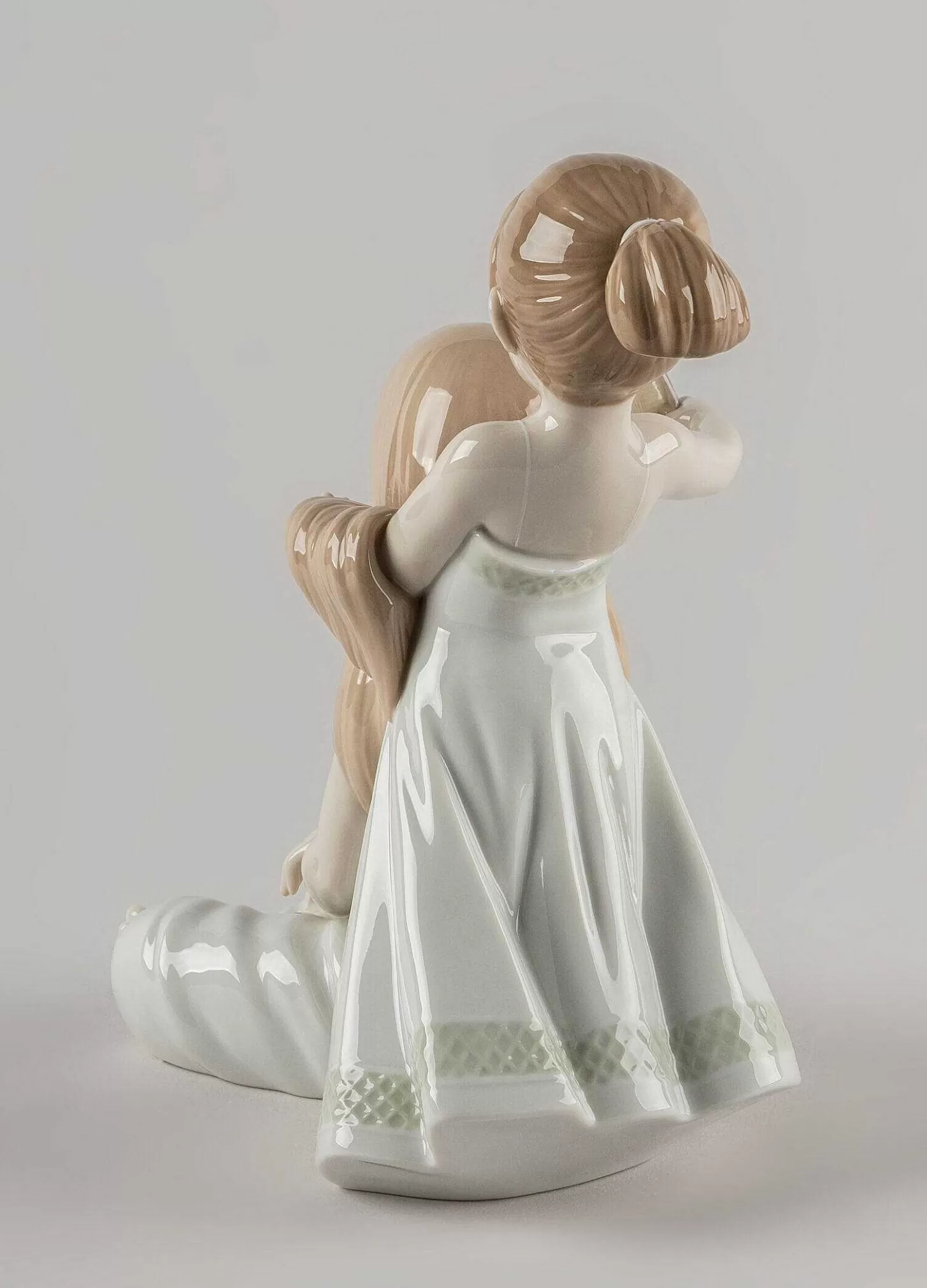 Lladró Combing Your Hair Sculpture^ Heritage