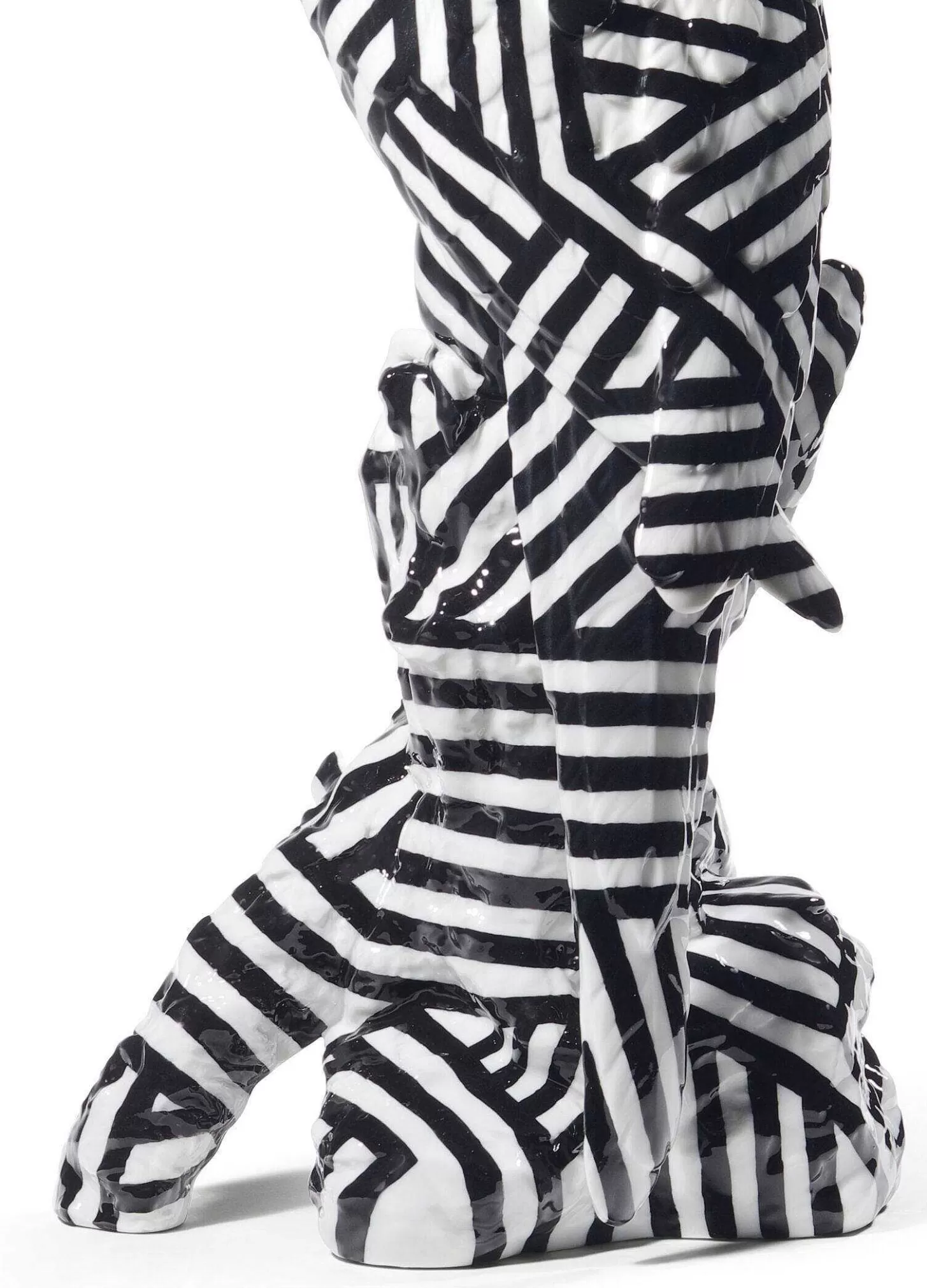 Lladró Dazzle Macaw Bird Sculpture. Limited Edition^ Design