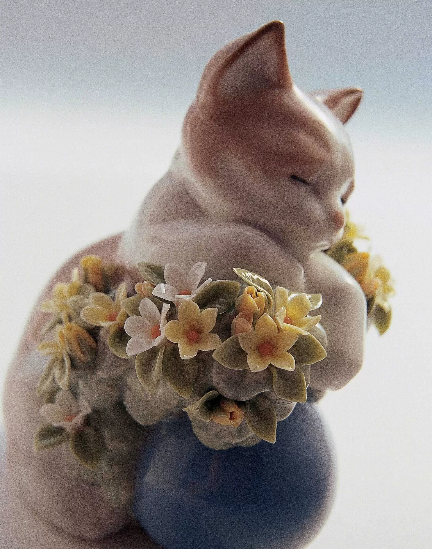 Lladró Dreamy Kitten Cat Figurine^ Animals