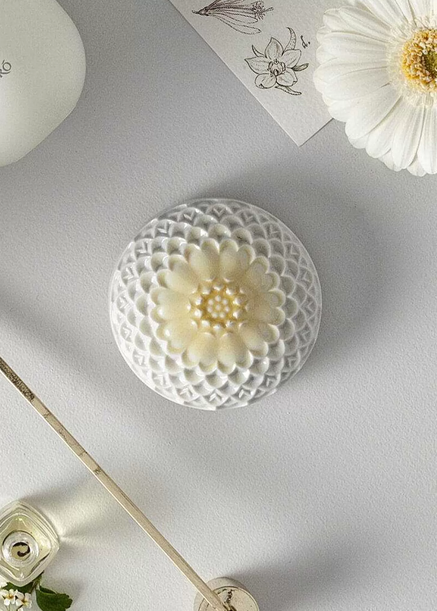 Lladró Echoes Of Nature Candle. Tropical Blossoms Scent^ Light & Scent