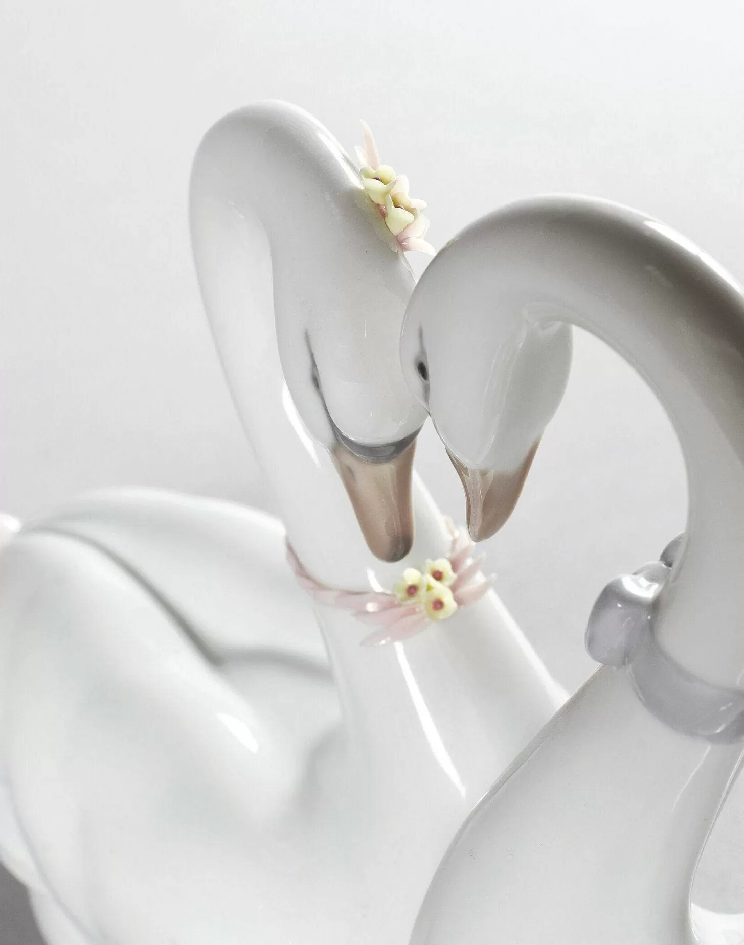 Lladró Endless Love Swans Figurine^ Heritage