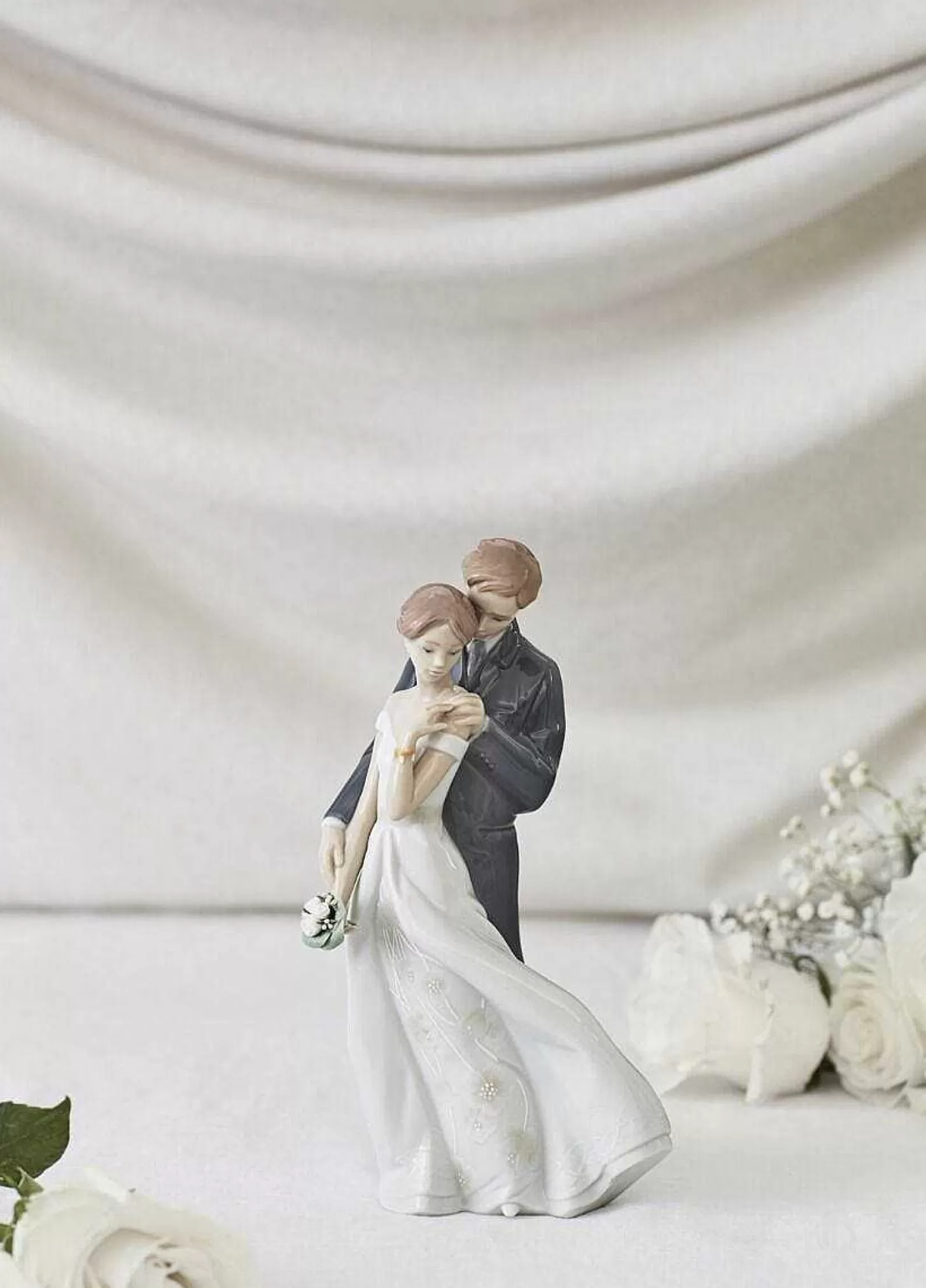 Lladró Everlasting Love Couple Figurine^ Heritage