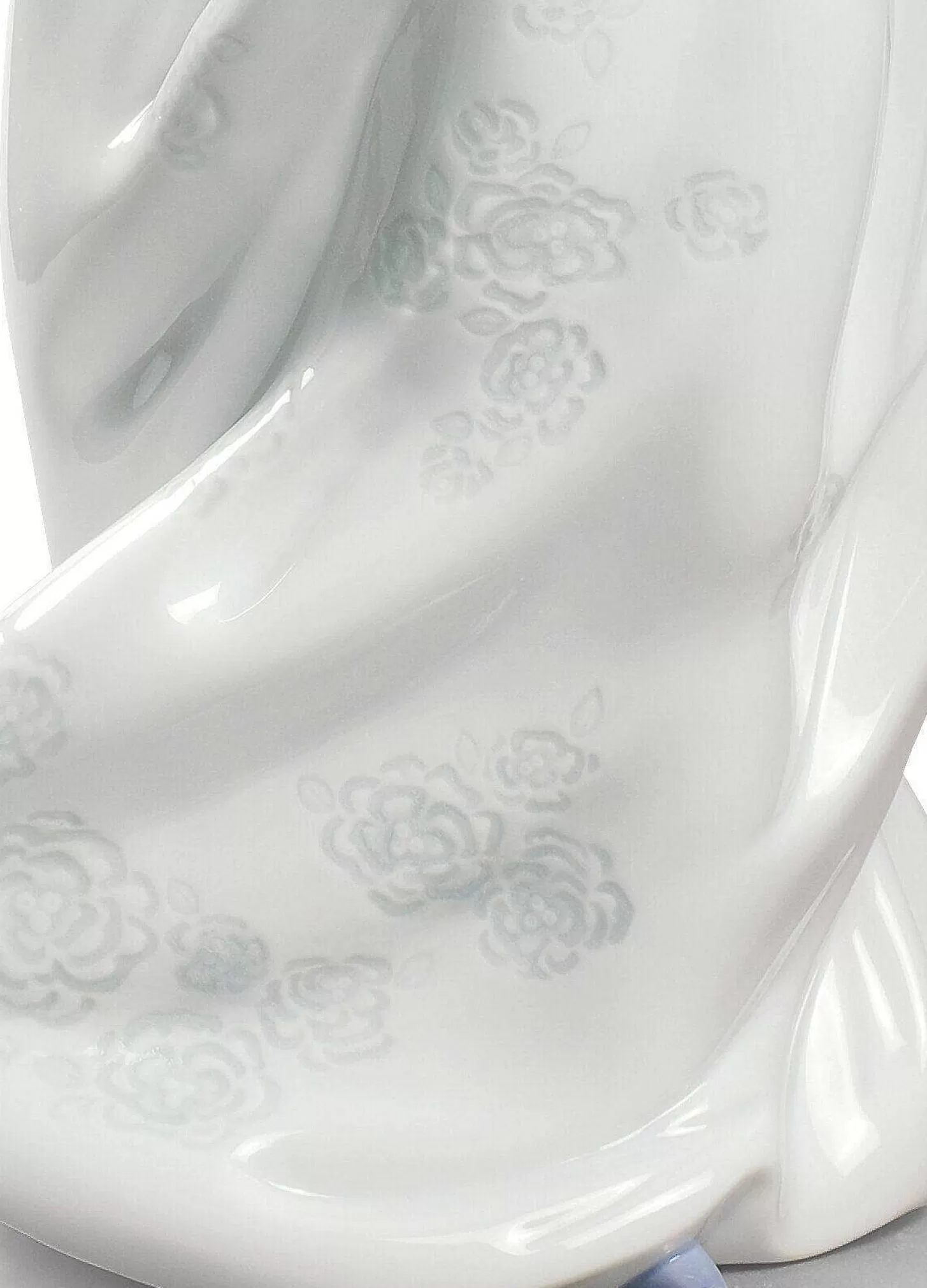 Lladró Finesse Woman Figurine^ Women