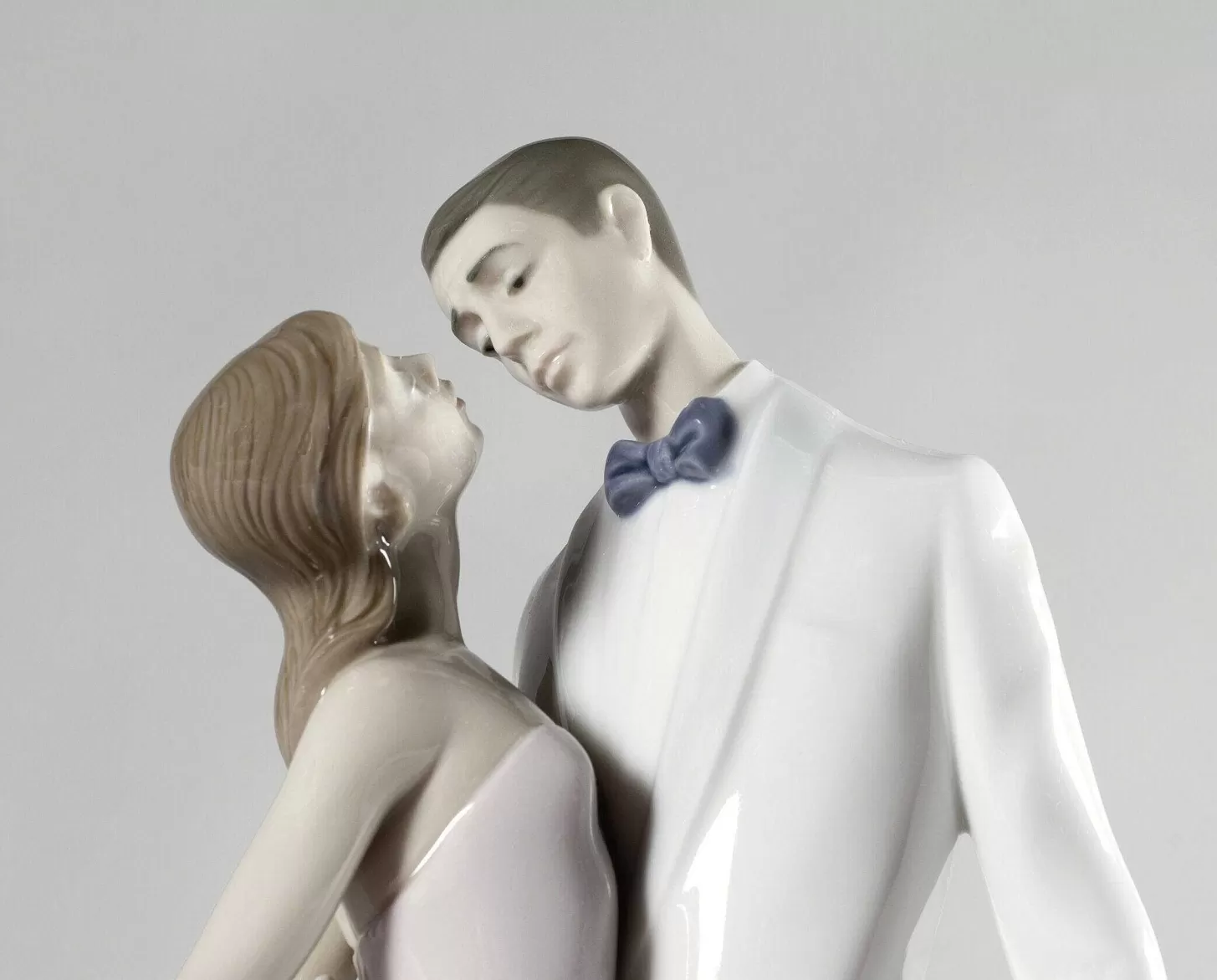 Lladró Happy Anniversary Couple Figurine^ Heritage