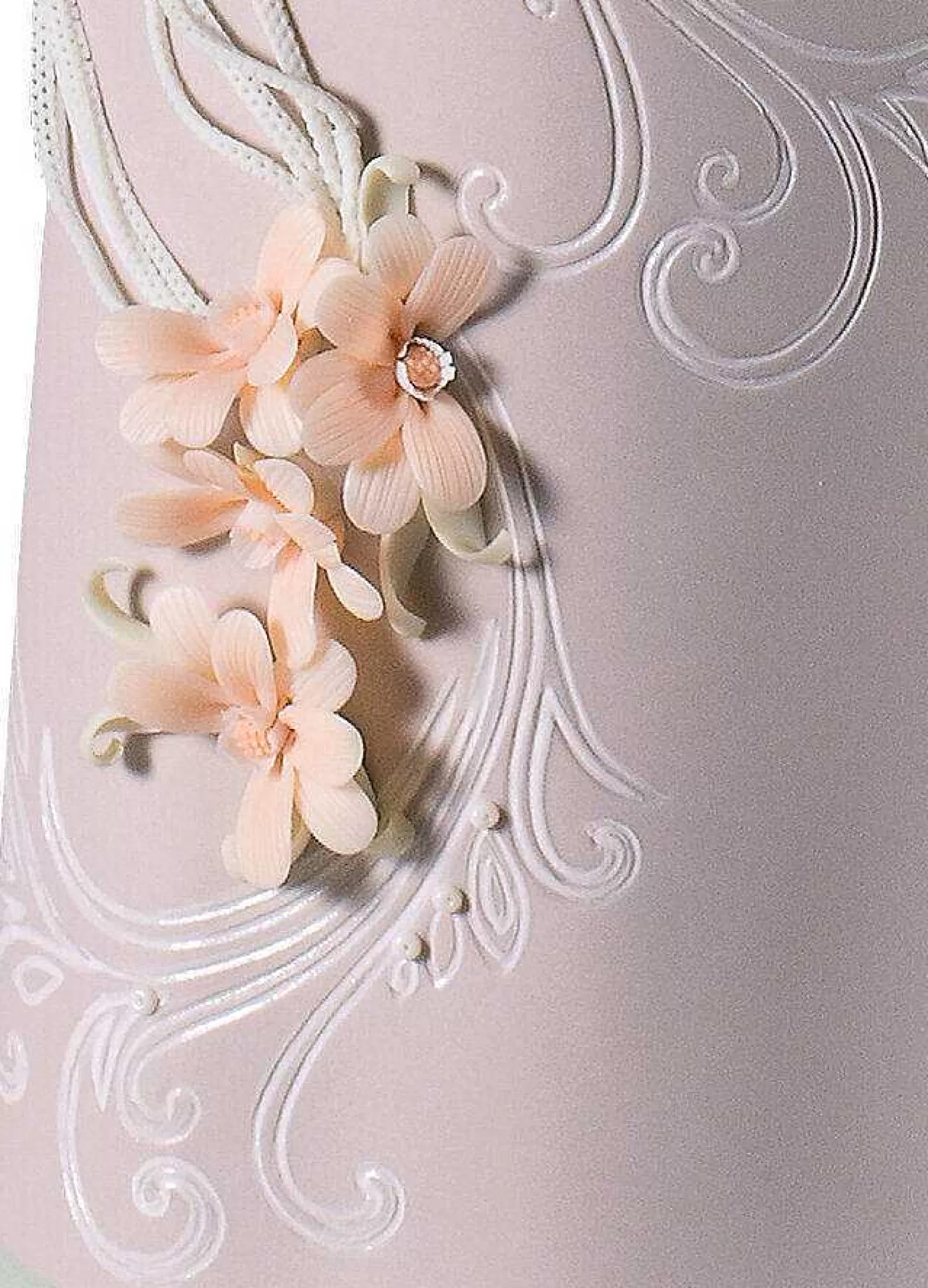 Lladró Haute Allure Exclusive Model Woman Figurine. Limited Edition^ Heritage
