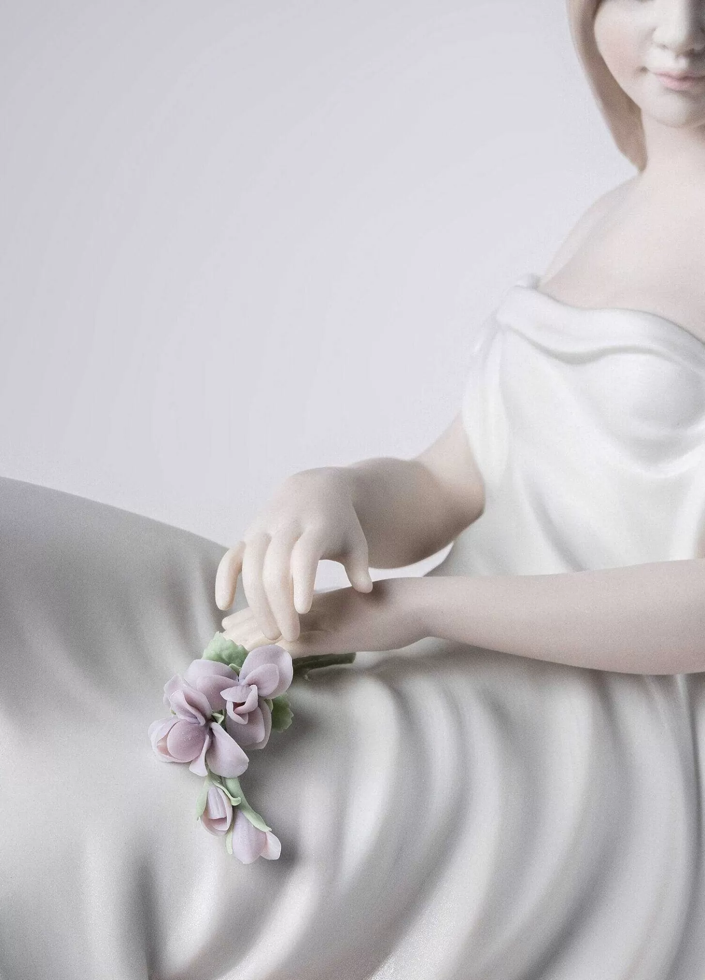 Lladró In Her Thoughts Woman Figurine^ Heritage