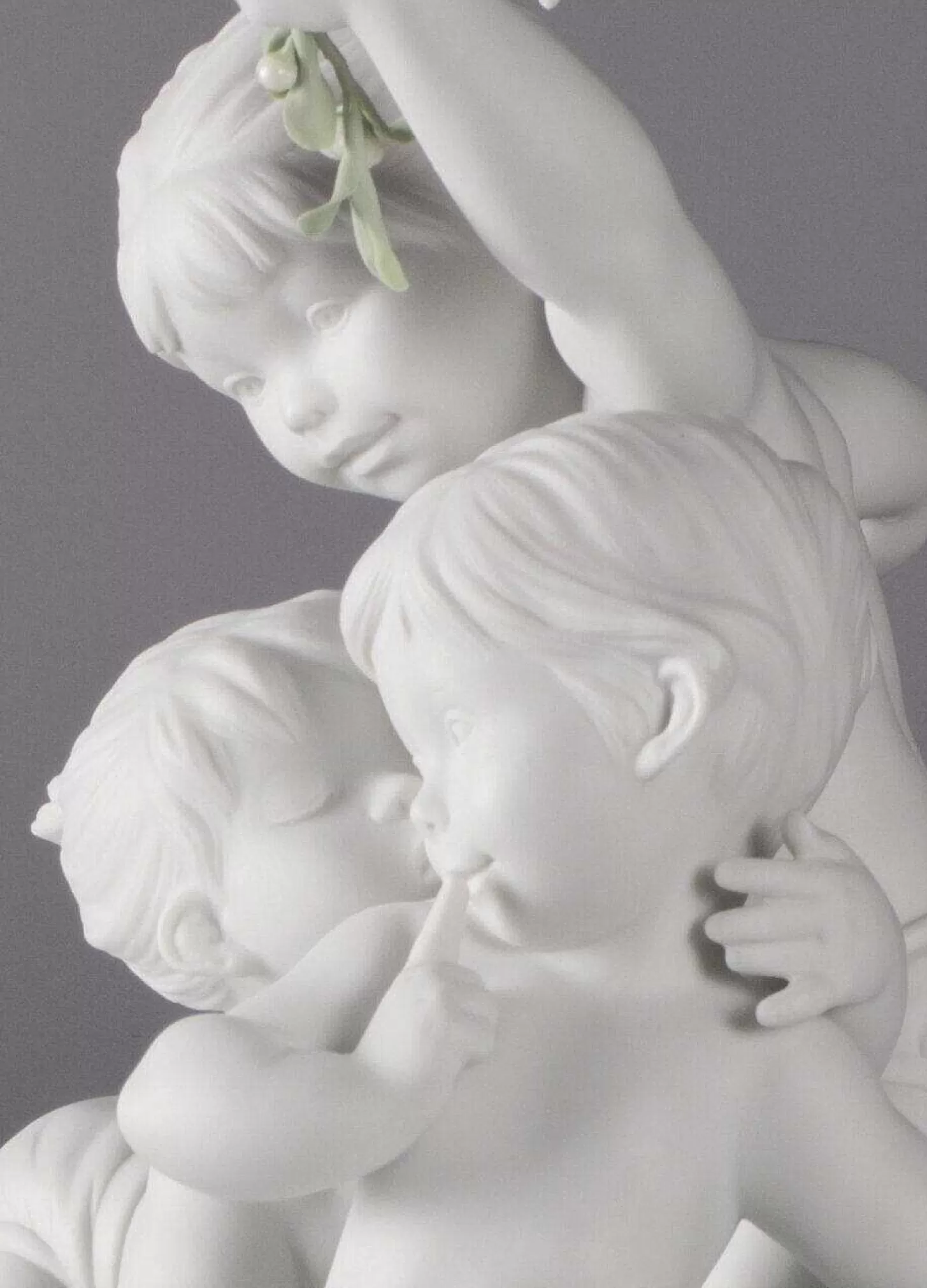 Lladró Kiss Under The Mistletoe Children Figurine^ Heritage