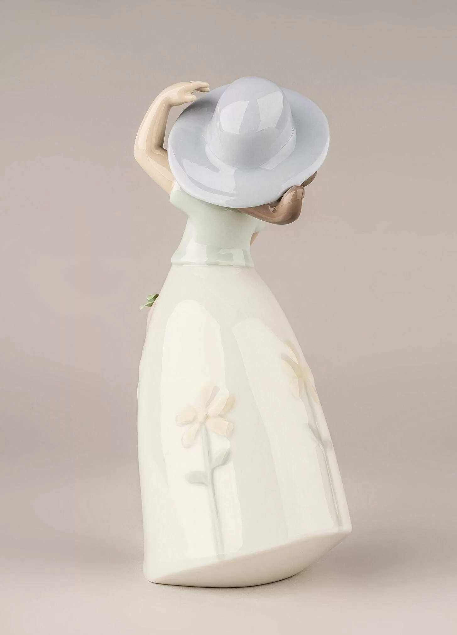 Lladró Little Daisy Girl Figurine^ Children