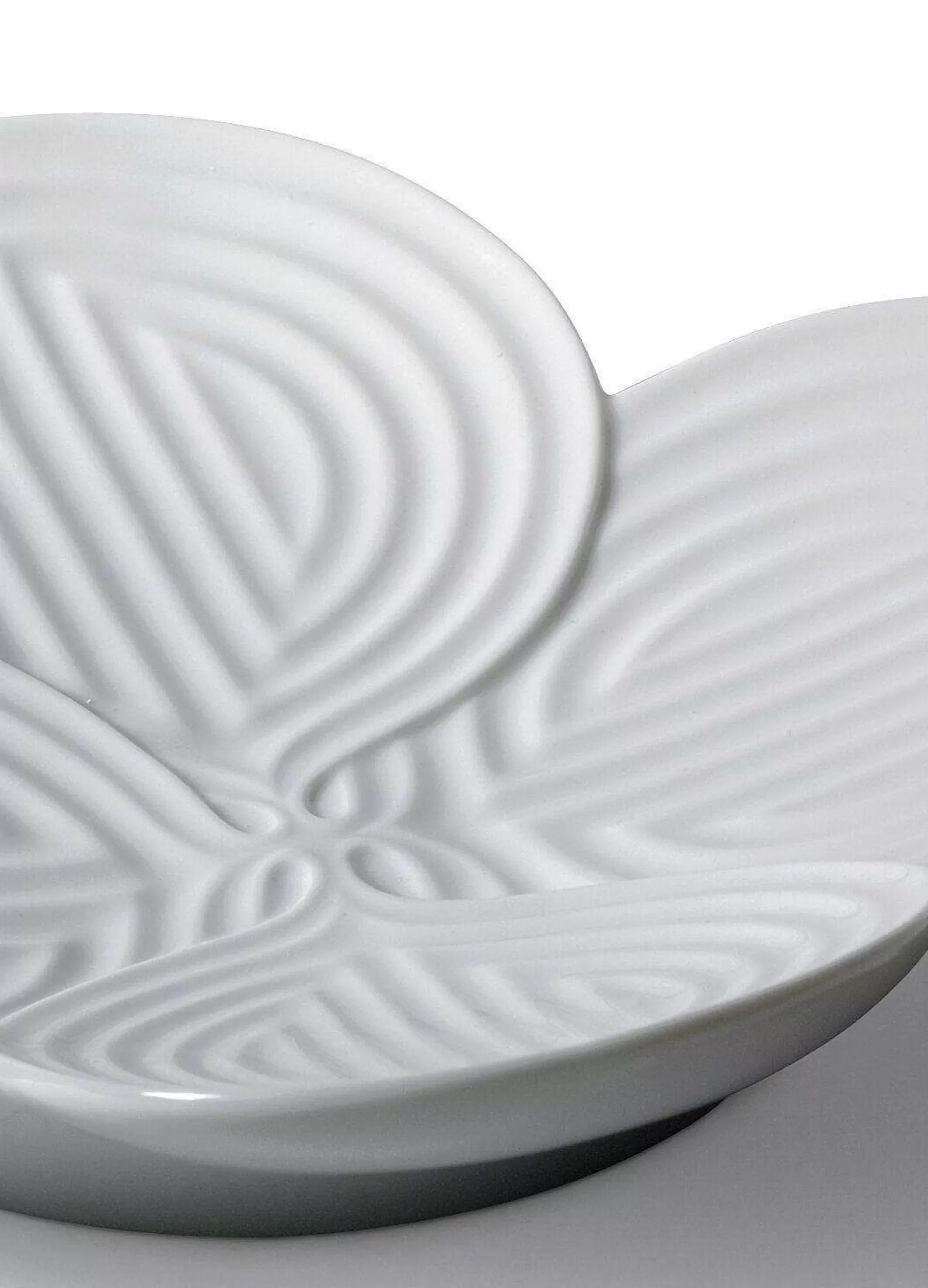 Lladró Naturofantastic Appetizer Plate. White^ Gifts