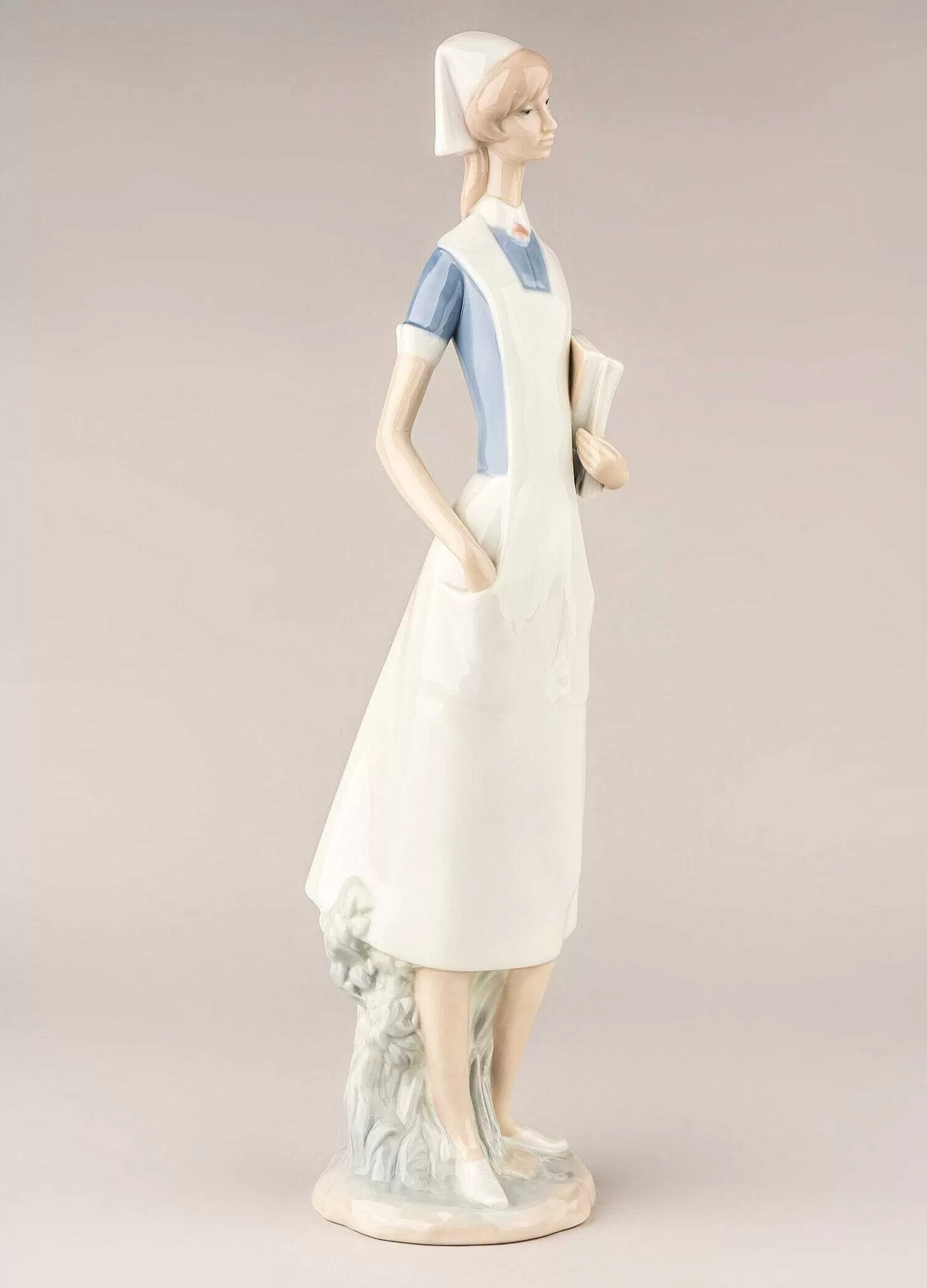 Lladró Nurse Figurine^ Gifts