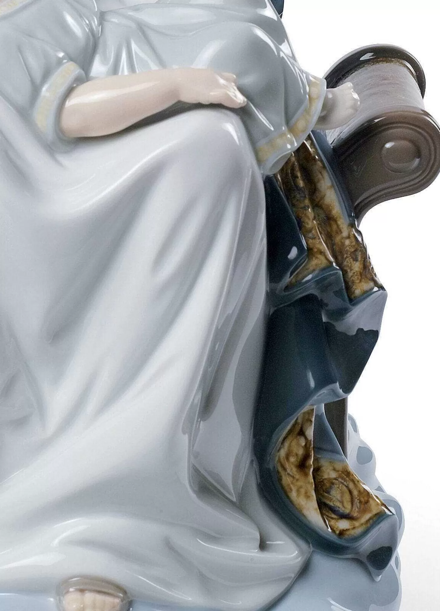 Lladró Our Lady Of Divine Providence Figurine^ Christianity