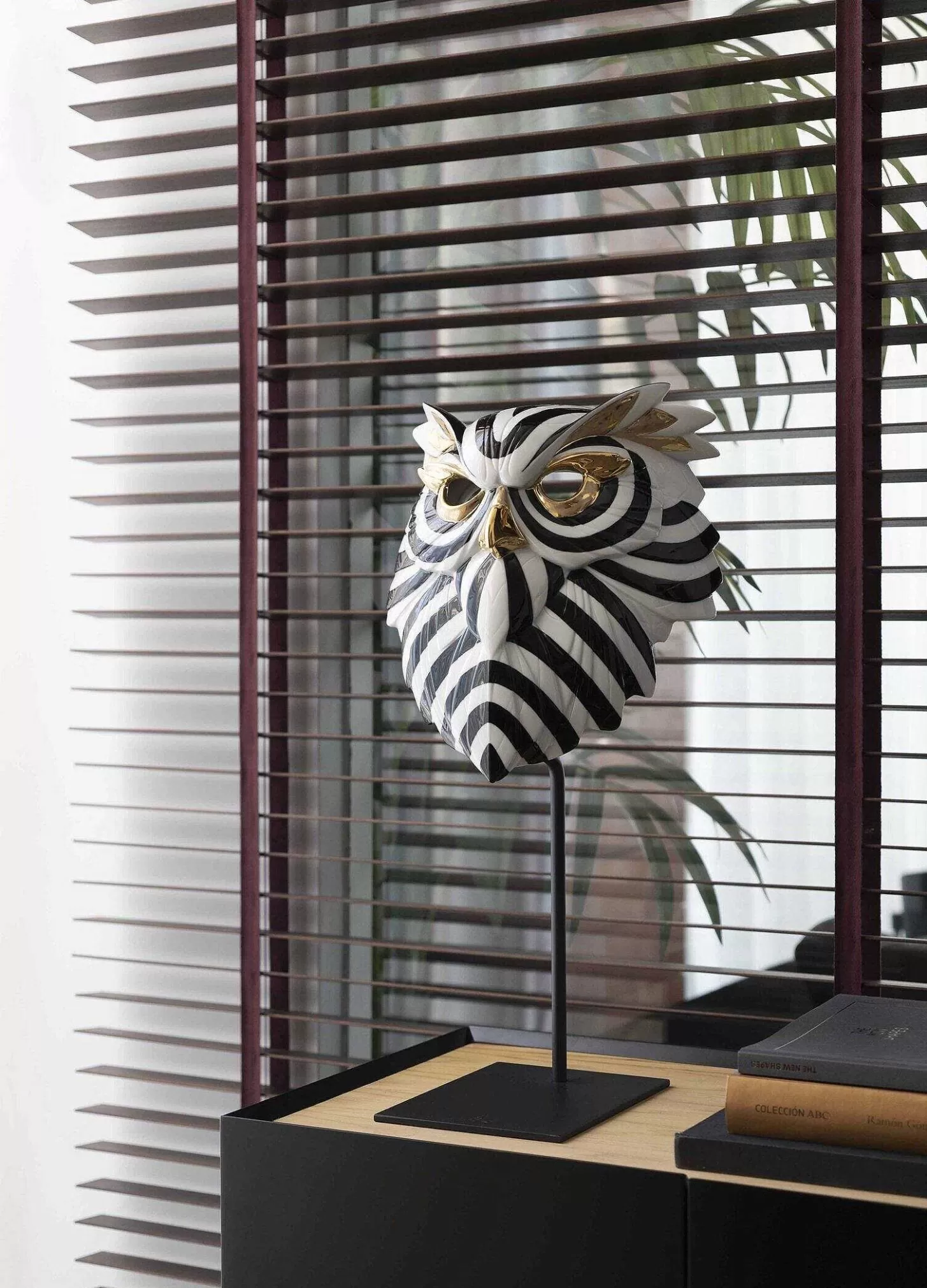 Lladró Owl Mask. Black And Gold^ Design
