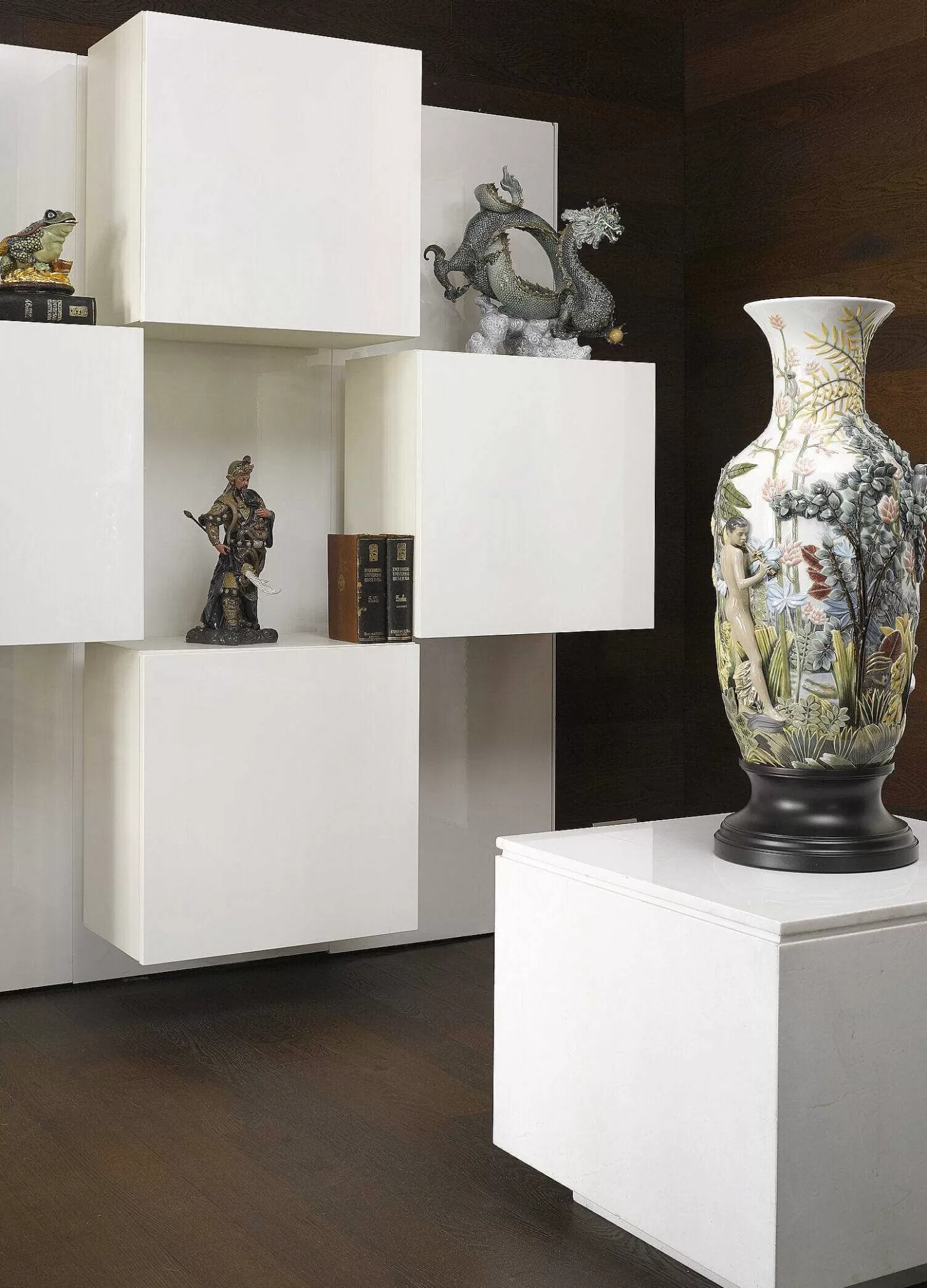 Lladró Paradise Vase Sculpture. Limited Edition^ Mexican Culture