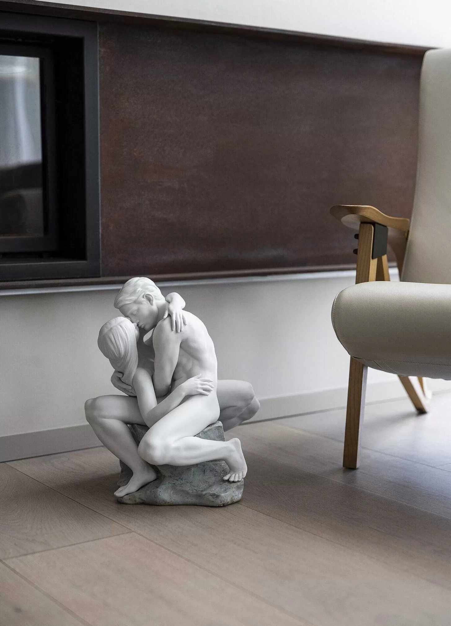 Lladró Passionate Kiss Couple Sculpture^ Heritage