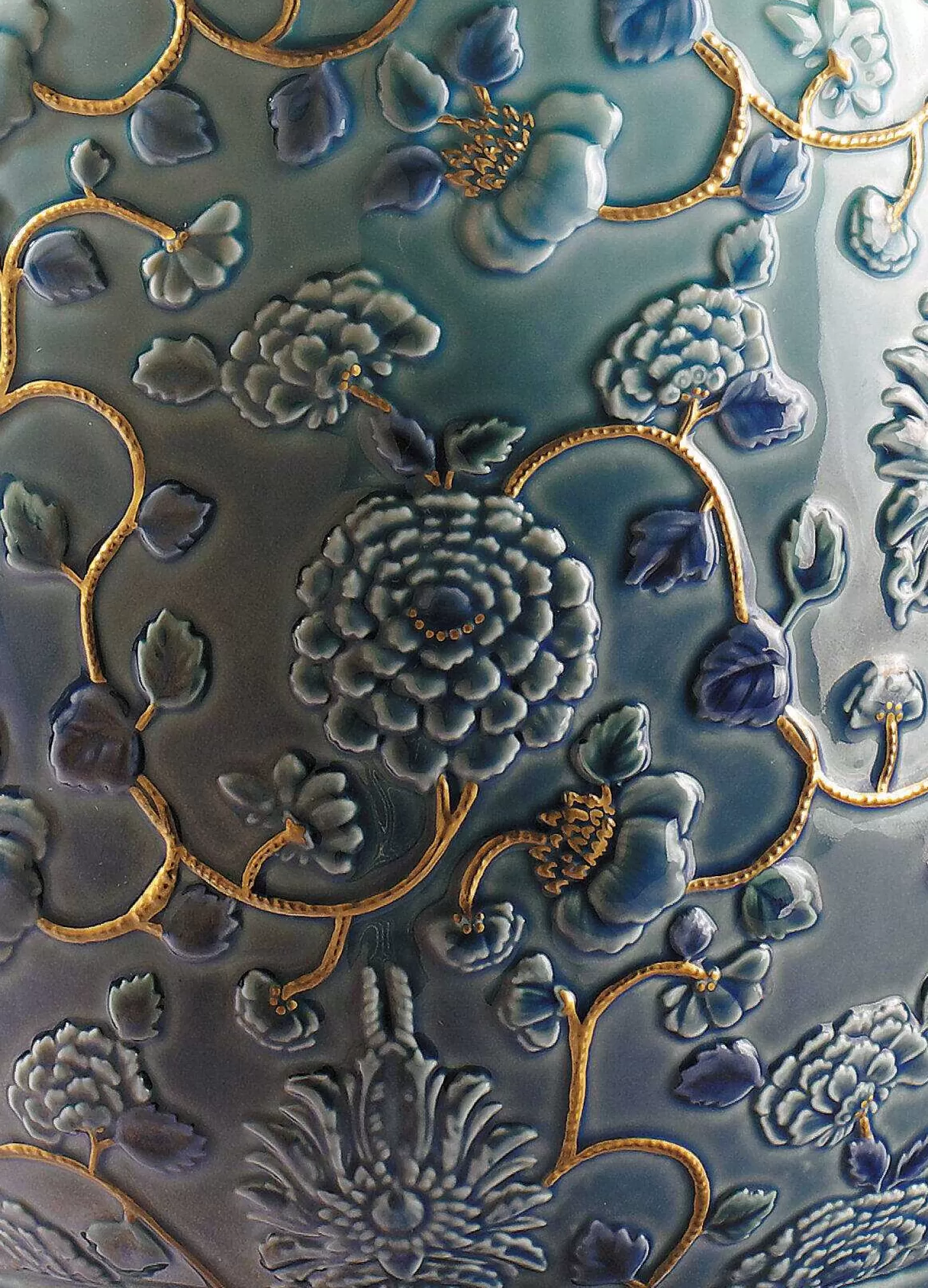 Lladró Peonies Vase. Golden Lustre^ Gifts