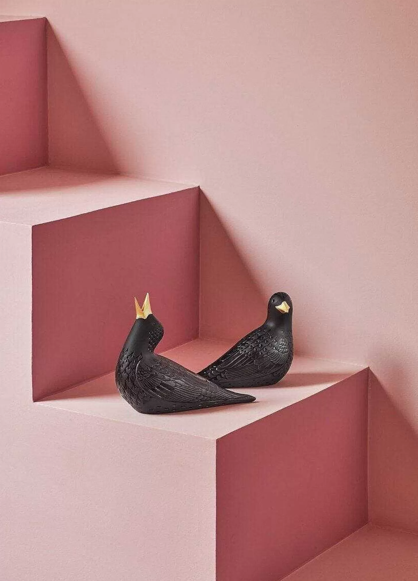 Lladró Starling I Figurine. Black^ Design