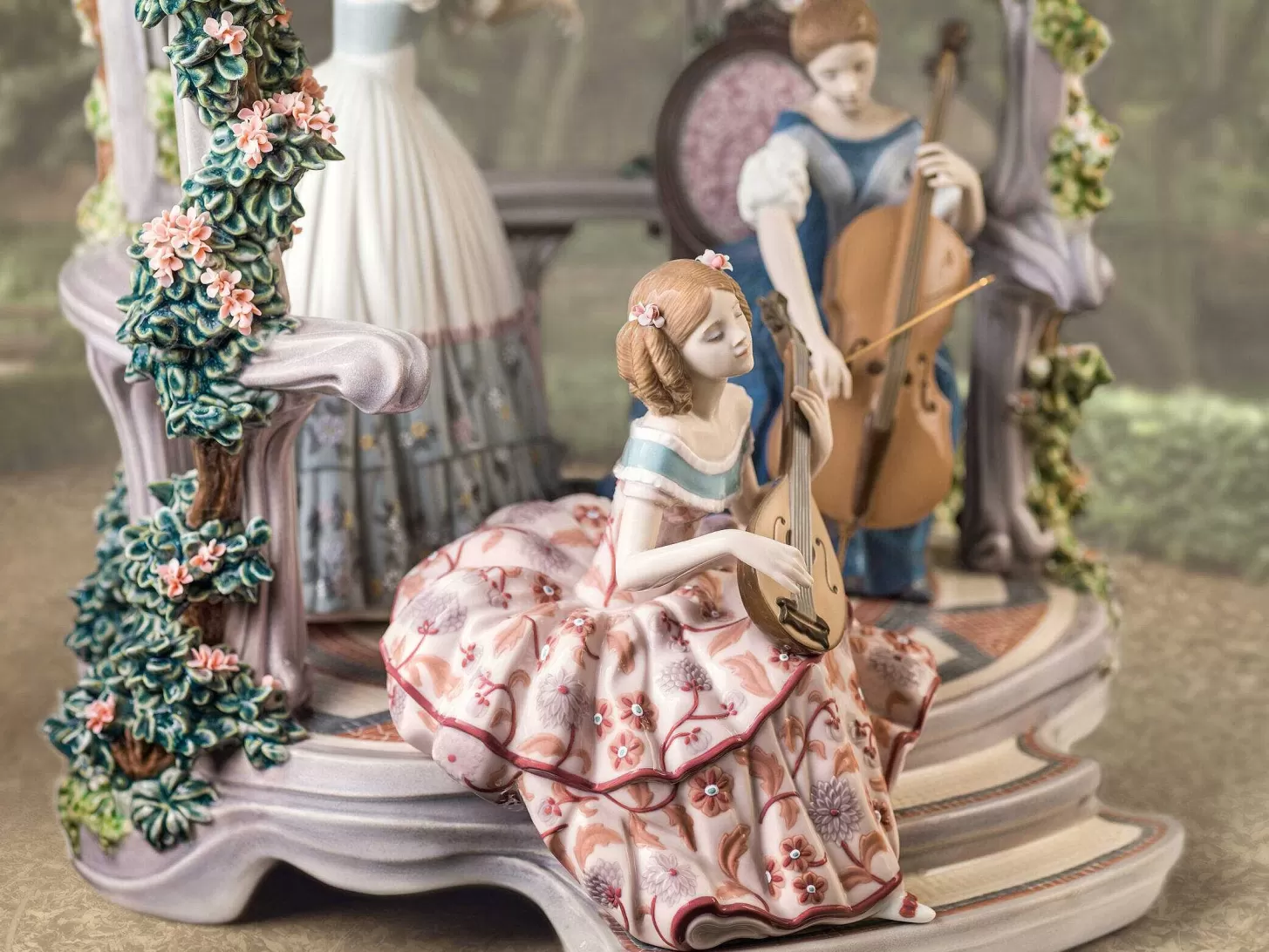 Lladró Summertime Symphony Women Sculpture. Limited Edition^ High Porcelain