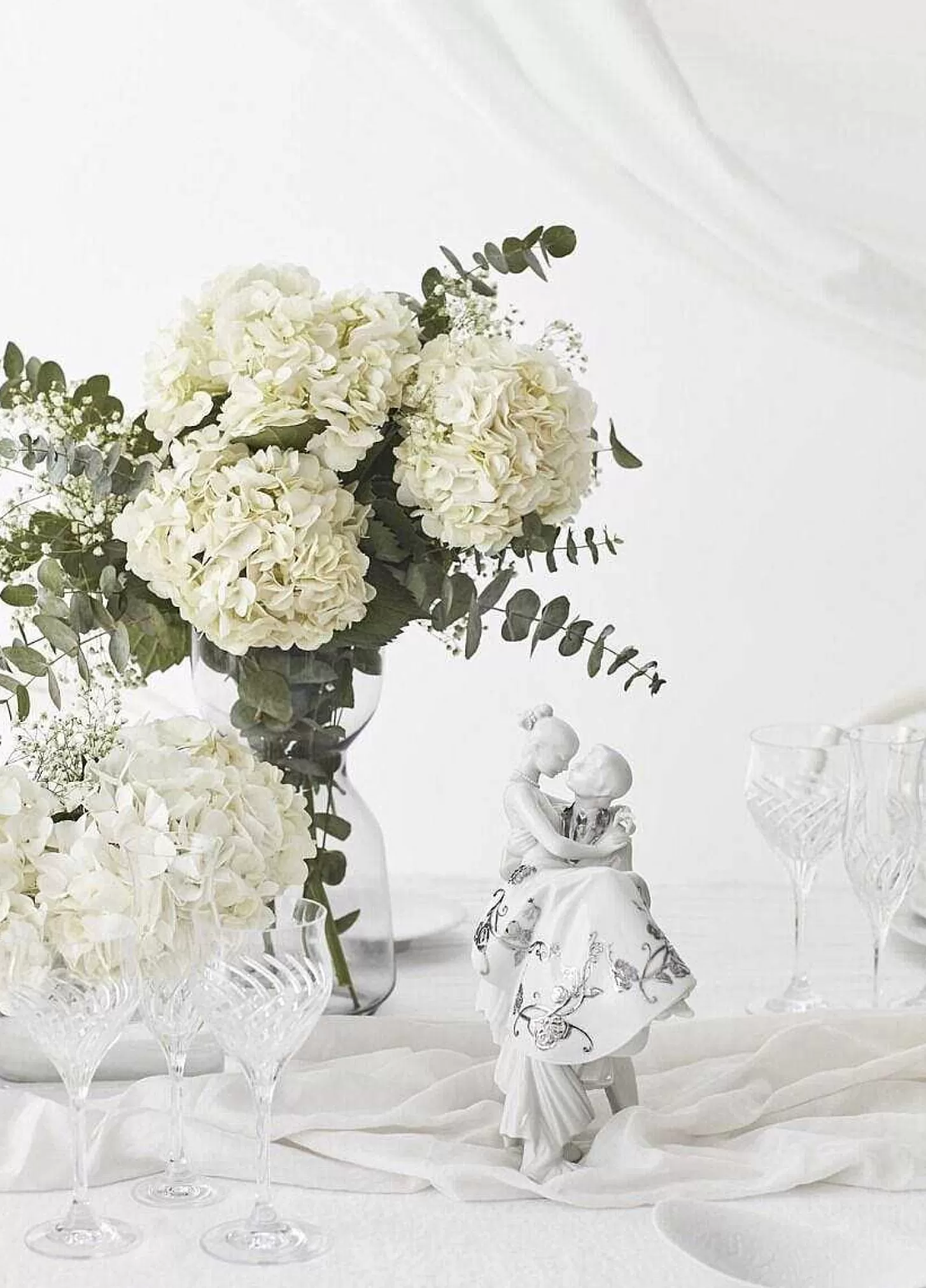 Lladró The Happiest Day Couple. Figurine. Silver Luster^ Love
